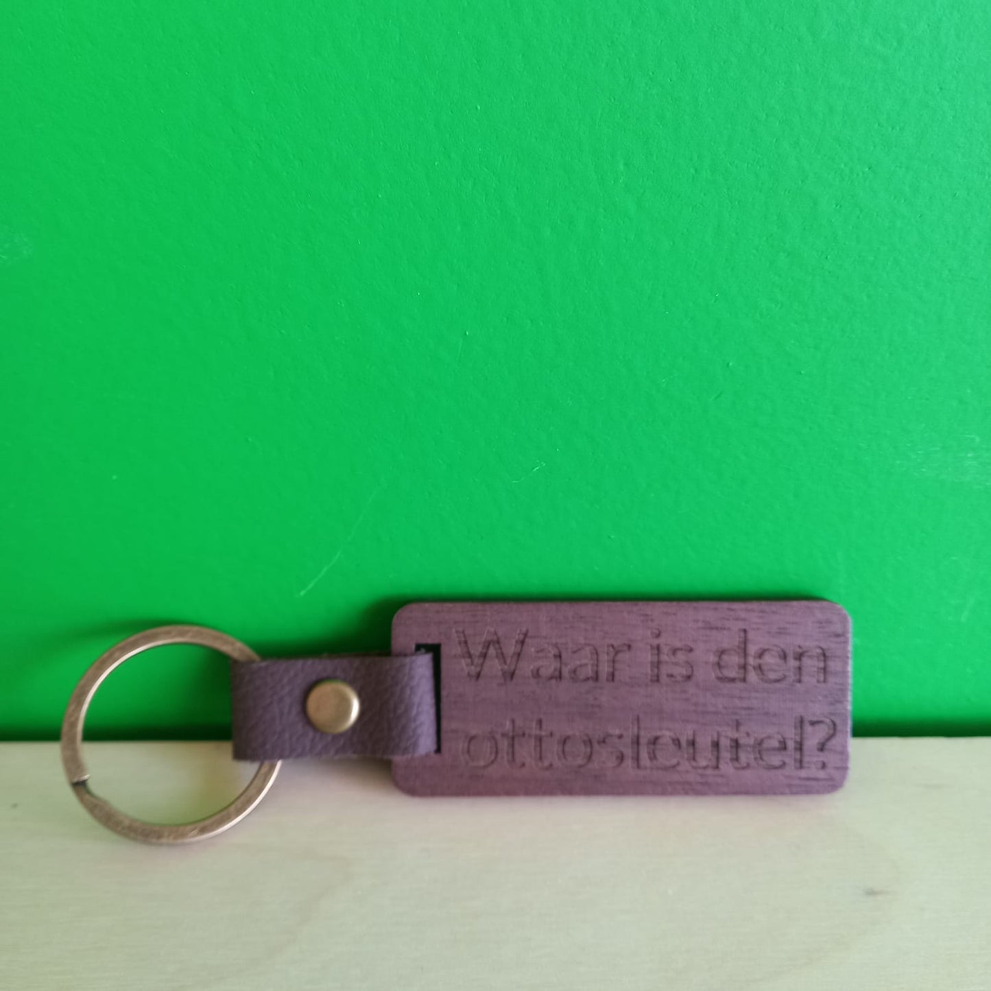 Donkere rechthoekige sleutelhanger