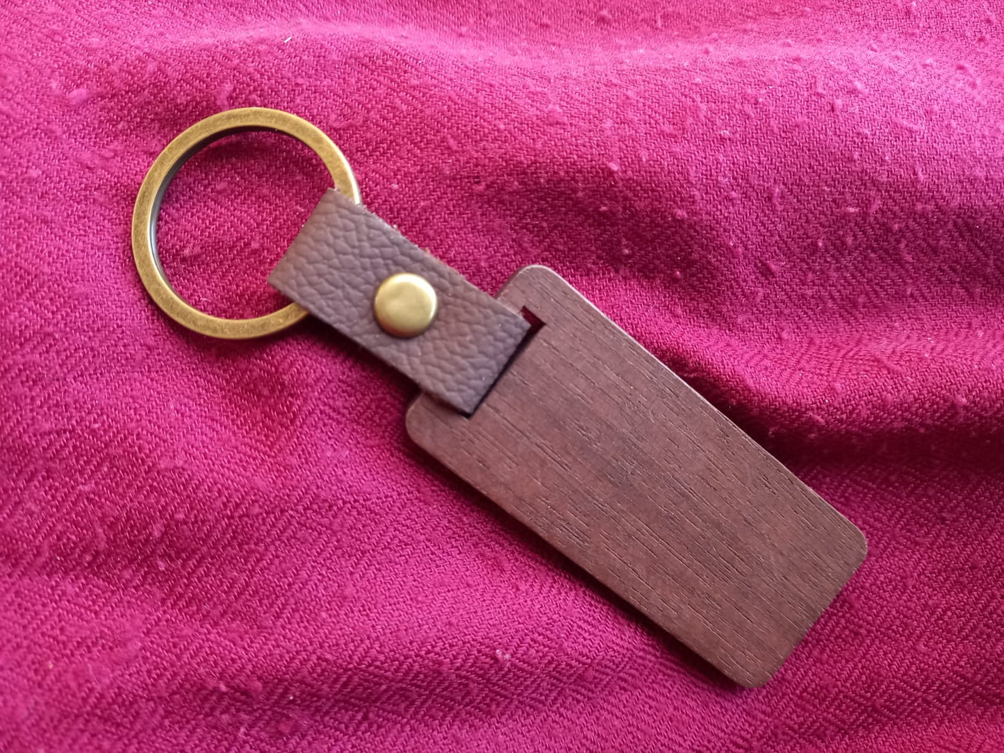 Donkere rechthoekige sleutelhanger